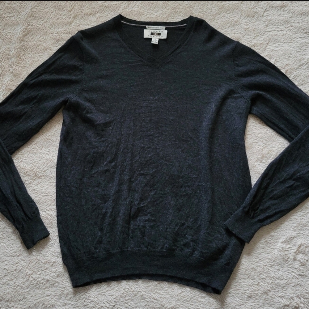 100% extra fine Merino Wool Mens Sweater Medium Pullover V-neck black charcoal